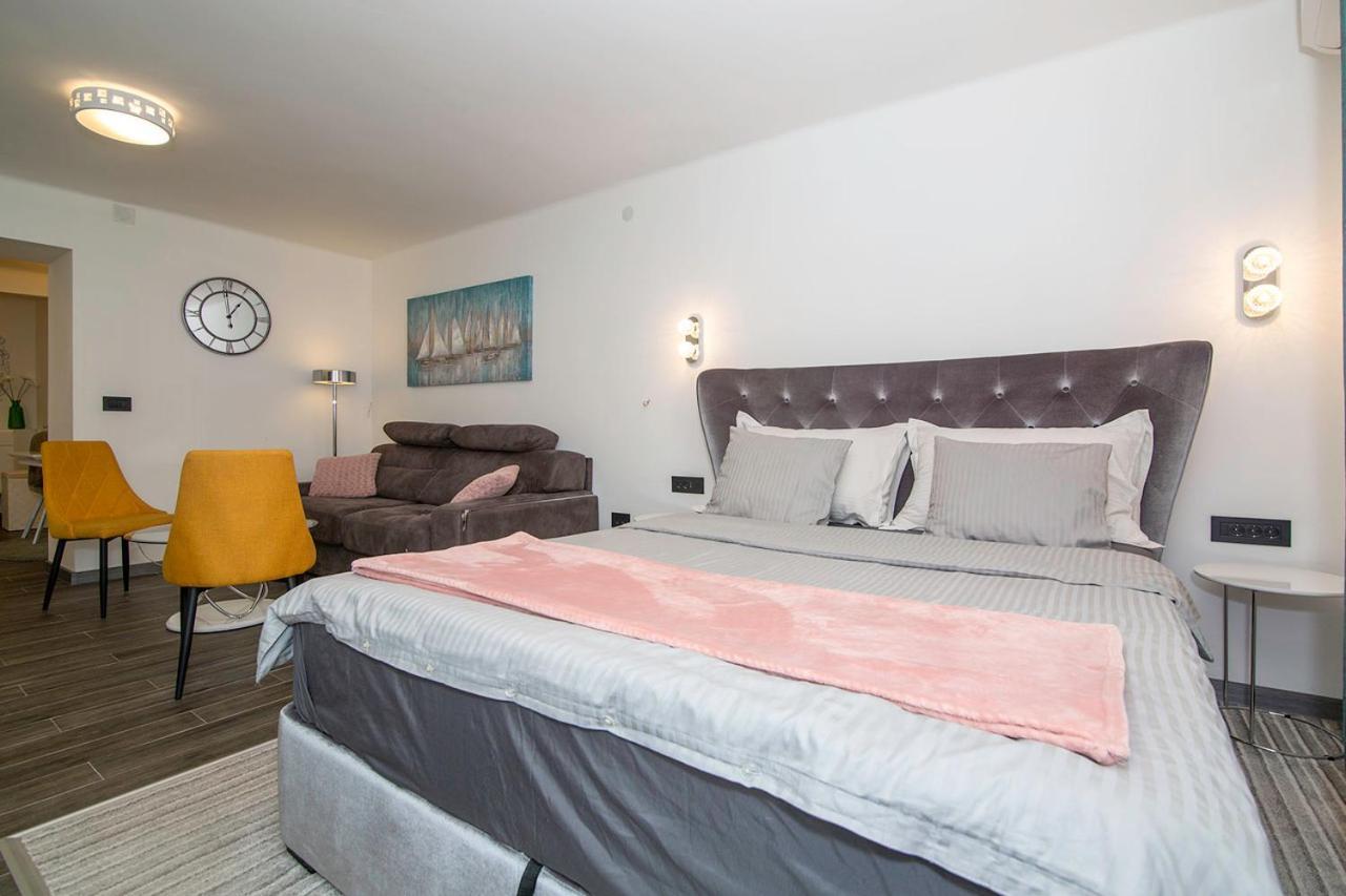 City Center Apartment Belgrado Buitenkant foto
