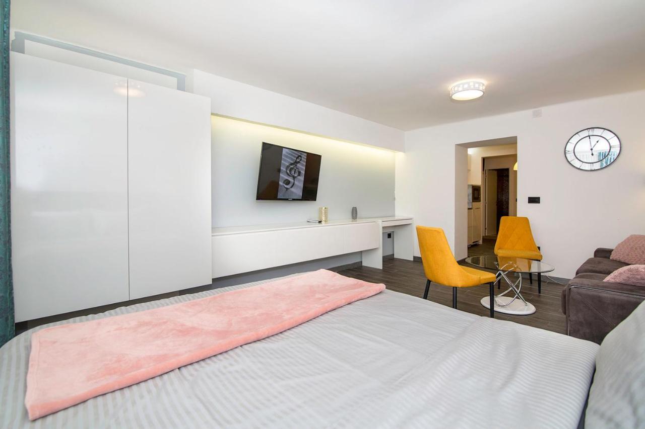 City Center Apartment Belgrado Buitenkant foto
