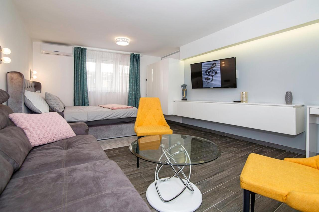 City Center Apartment Belgrado Buitenkant foto